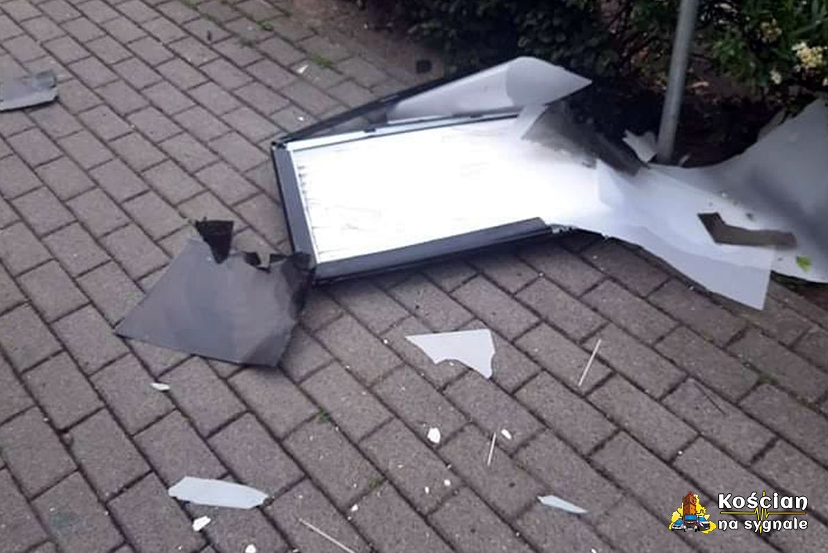 Telewizor wyrzucony z okna