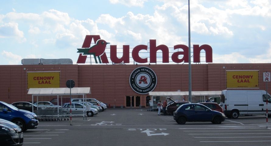 Klakson w reklamie Auchan uznany za zagrożenie na drodze. KER zgadza się ze skargą