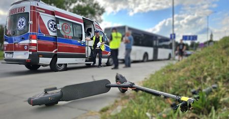 Pruszcz Gdański: Najpierw śmiech i wspólna jazda, po chwili krew na jezdni. Dwóch nastolatków z rozbitymi głowami