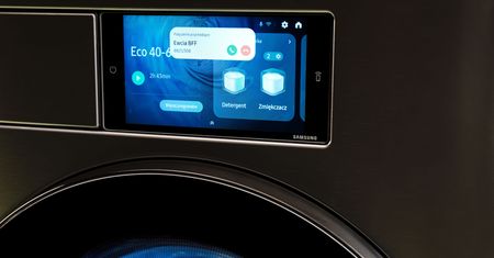 Jak dbać o zimową garderobę, aby służyła nam wiele sezonów? Z pomocą przychodzi Samsung