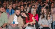 Janików: Dzień Kobiet 2026. Gwiazdą - Jacek Stachursky. Wśród publiczności Sylwia Grzeszczak