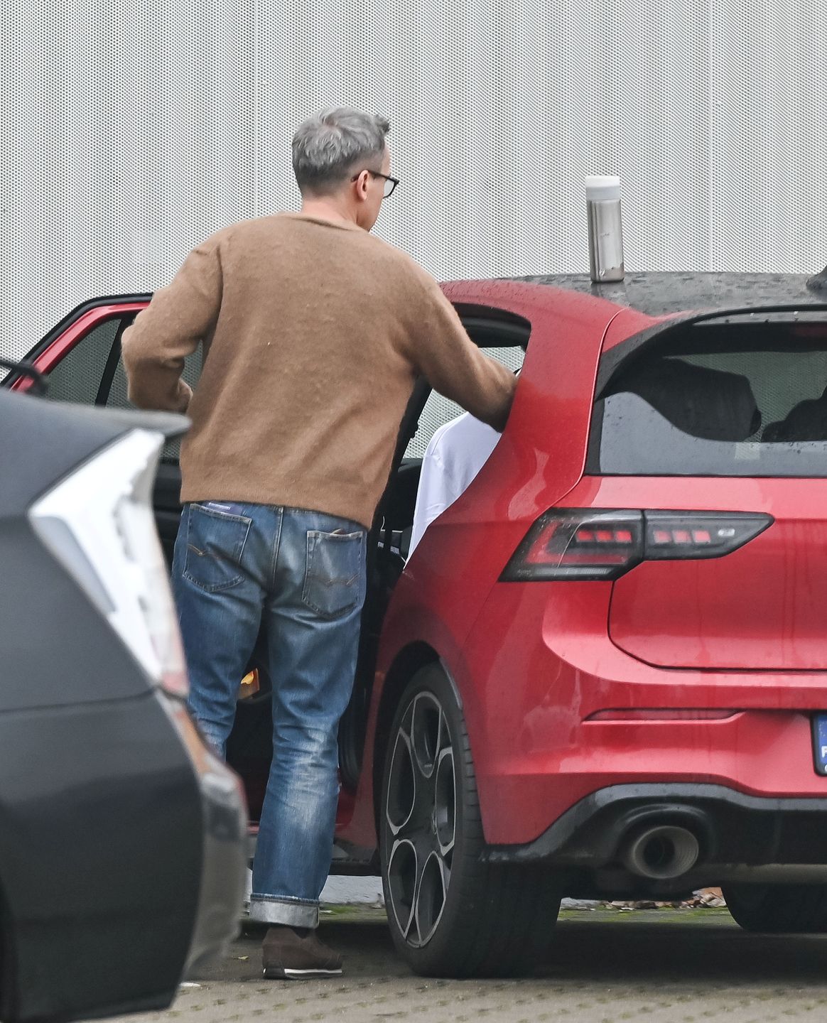 Katarzyna Cichopek i Maciej Kurzajewski maszerują z termosami