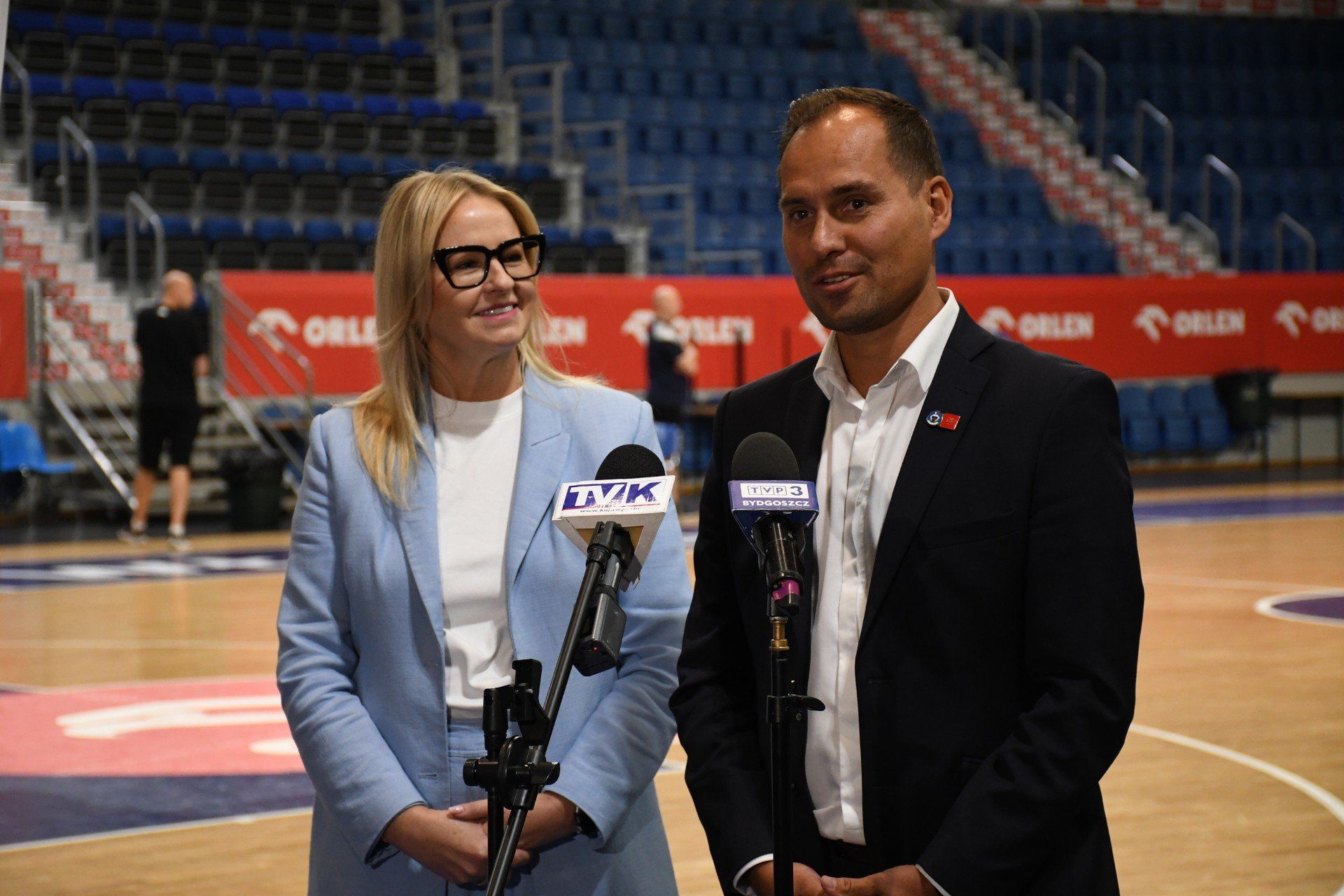 Aneta Jędrzejewska, wicemarszałek Województwa Kujawsko-Pomorskiego i  Łukasz Pszczółkowski przed turniejem o Puchar Marszałka Województwa Kujawsko-Pomorskiego 2025