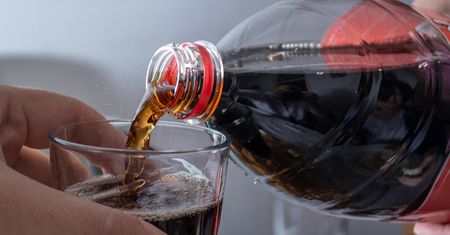 Rosjanom obiecano Coca-Colę. Tak omijają zakazy