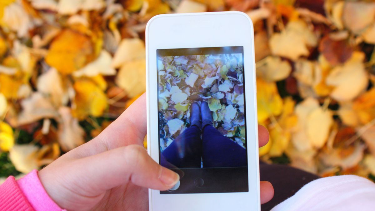 Smartfon jesienią jest narażony na kilka niebezpieczeństw