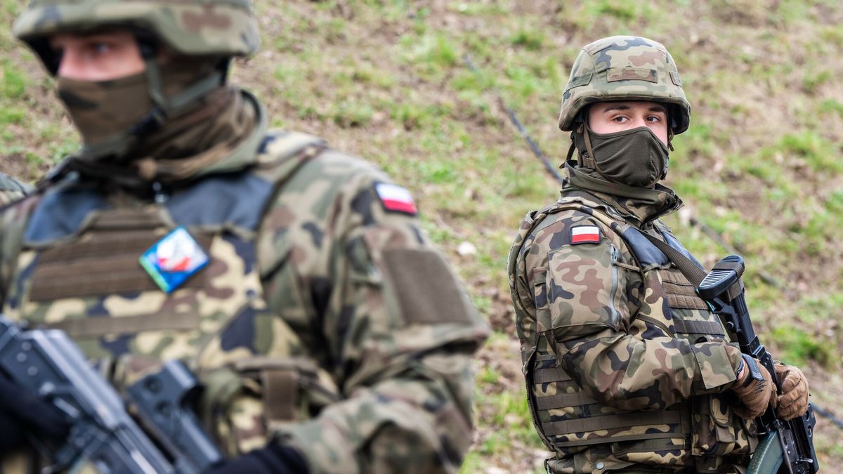 Polacy zgłaszają się do wojska 