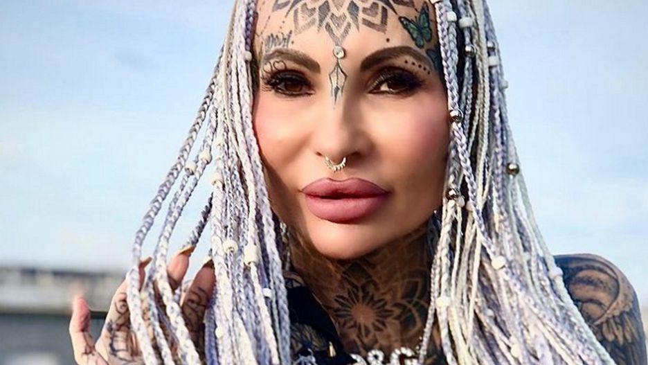 Adrianna z "Królowych życia" ma mnóstwo tatuaży. Jak wyglądała zanim je zrobiła?