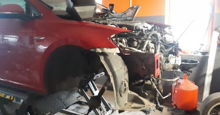 Wołomin. Znaleziono skradzionego golfa. Był już częściowo zdemontowany