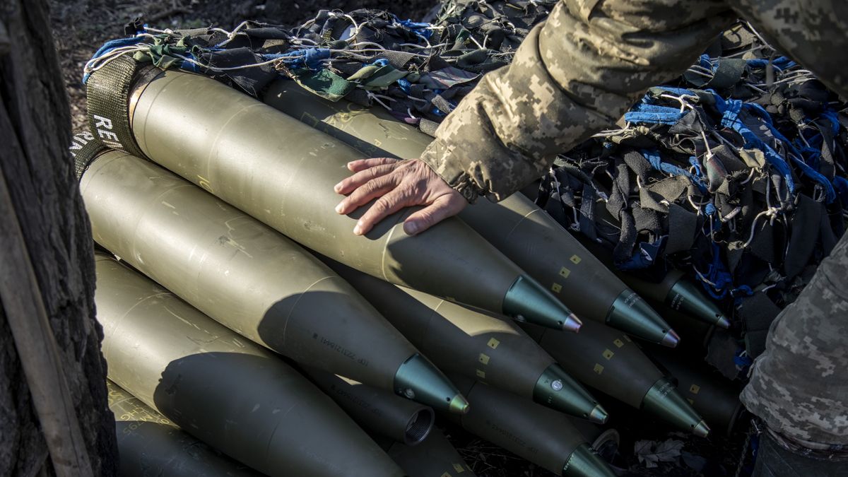 Na front w Ukrainie kierowane są tony śmiercionośnej broni