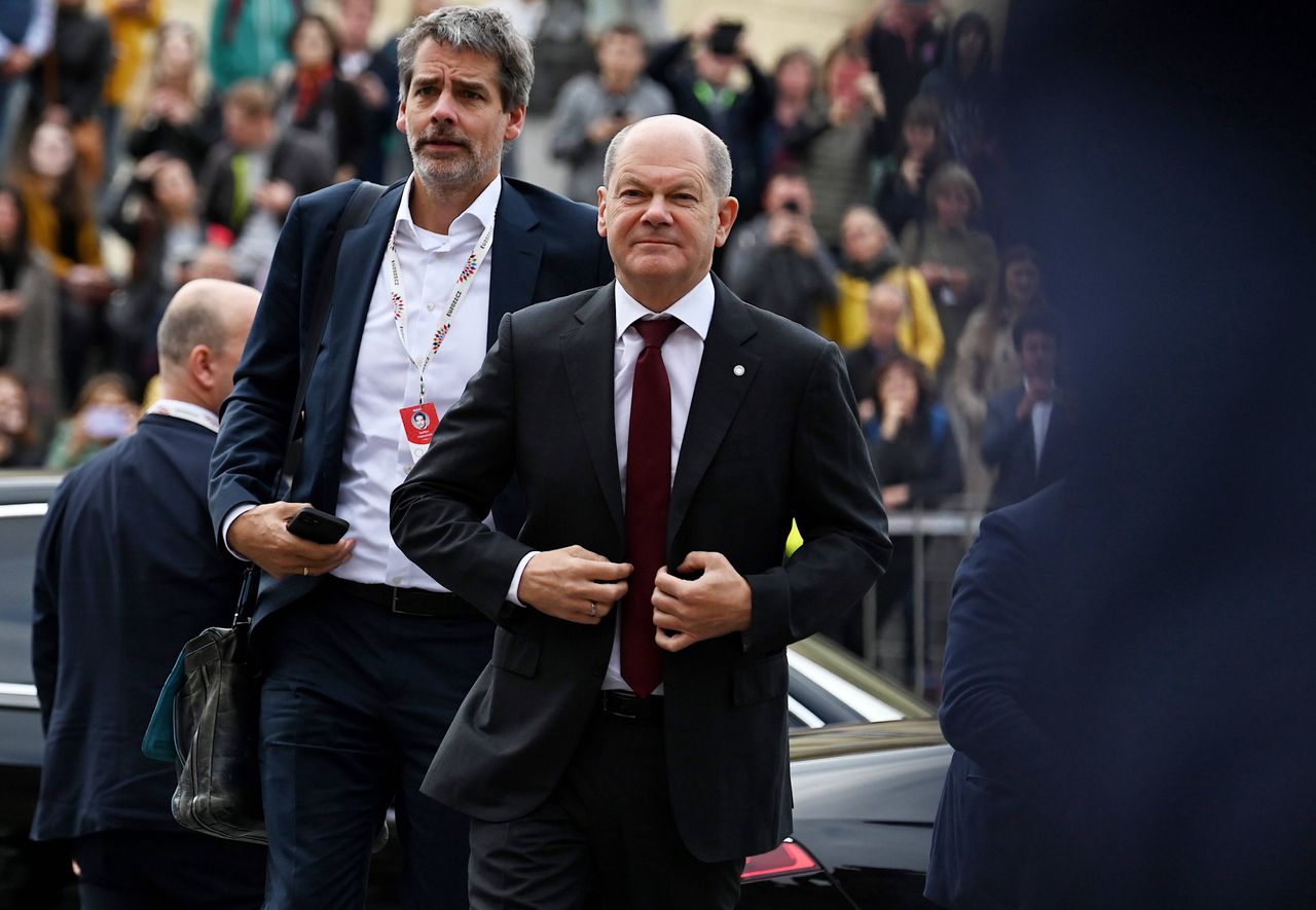 In the photo: German government spokesman Steffen Hebestreit and German Chancellor Olaf Scholz