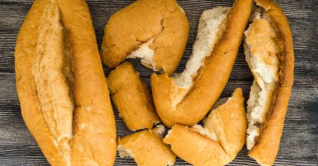 Jak odświeżyć chleb w długi weekend? Nawet twardy bochenek znowu cię skusi