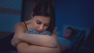 "Seks zaczyna się w głowie". Ekspert o intymnych problemach Polaków