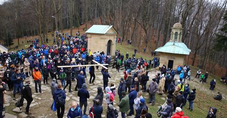 Tłumy wiernych w Kalwarii Zebrzydowskiej. Zdjęcia z sanktuarium
