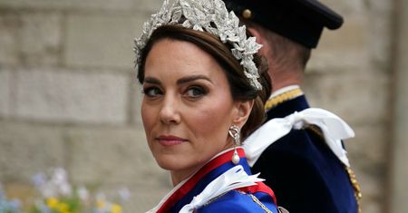 Koronacja króla Karola III. Ekspertka o stylizacjach księżnej Kate, księżniczki Charlotte i księżniczki Eugenii
