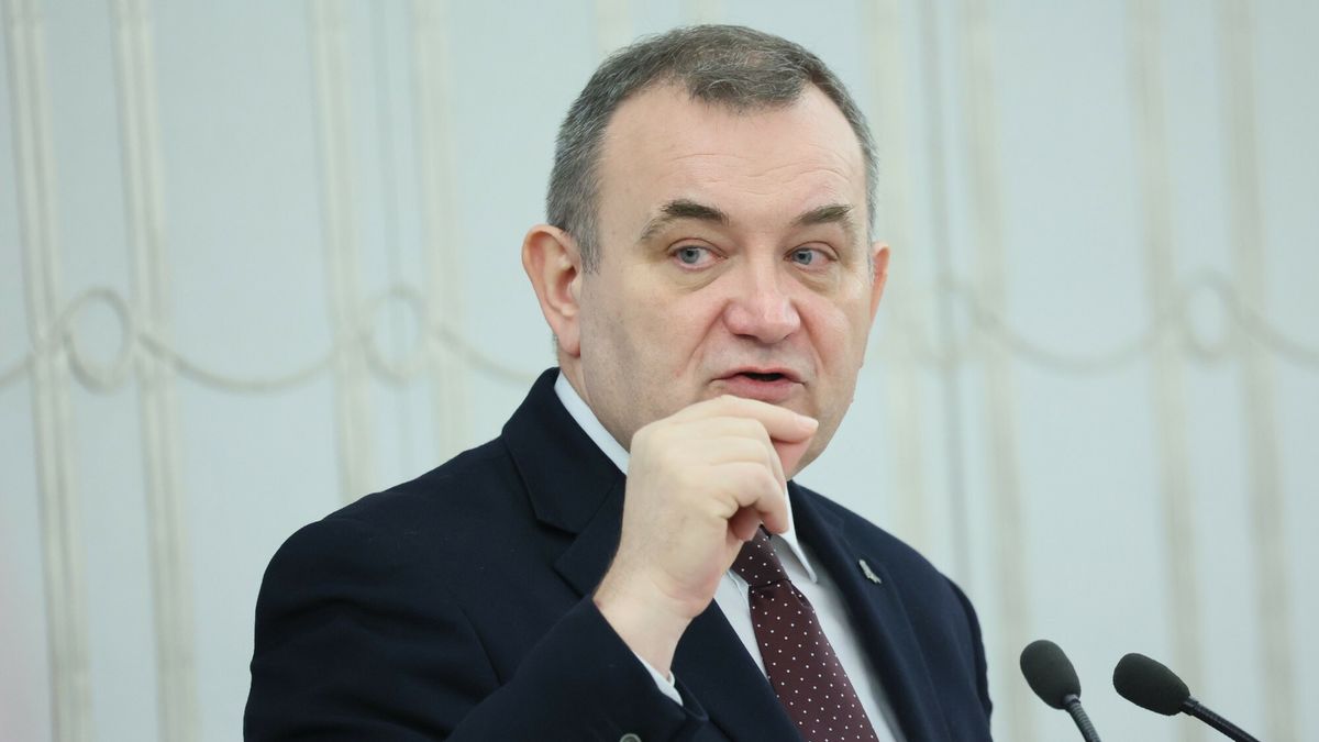 59. posiedzenie Senatu X kadencji
Fot. Pawel Wodzynski/East News, Warszawa, 22.02.2023. Cd. 59. posiedzenia Senatu X kadencji. Senatorowie zajmuja sie ustawa o zmianie ustawy o inwestycjach w zakresie elektrowni wiatrowych oraz niektorych innych ustaw.
N/z: senator sprawozdawca Stanislaw Gawlowski
Pawel Wodzynski