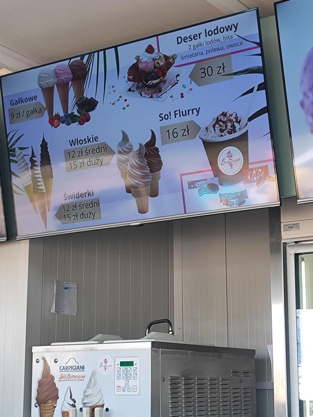 Ceny przekąsek w jednej z budek w Gdyni