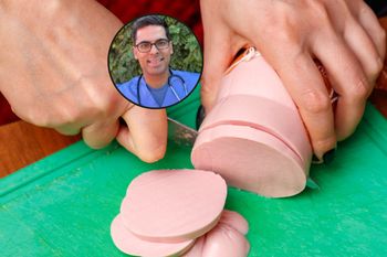 Podtruwa wątrobę, uszkadza hepatocyty. Lekarz wskazuje kluczowy czynnik