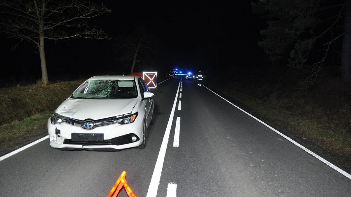 Toyota śmiertelnie potrąciła pasażera Mazdy