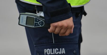 Mława. Pijany kierowca bez prawa jazdy jechał z małym synkiem
