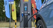 Biedronka rozdaje kupony na ładowanie elektryków. Jest jednak pewien haczyk