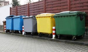 Zwolnienie z opłaty za śmieci dla seniorów. Jakie warunki muszą spełnić?