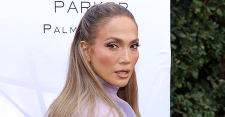 Instagram kontra rzeczywistość. Jennifer Lopez poniosło z retuszem...