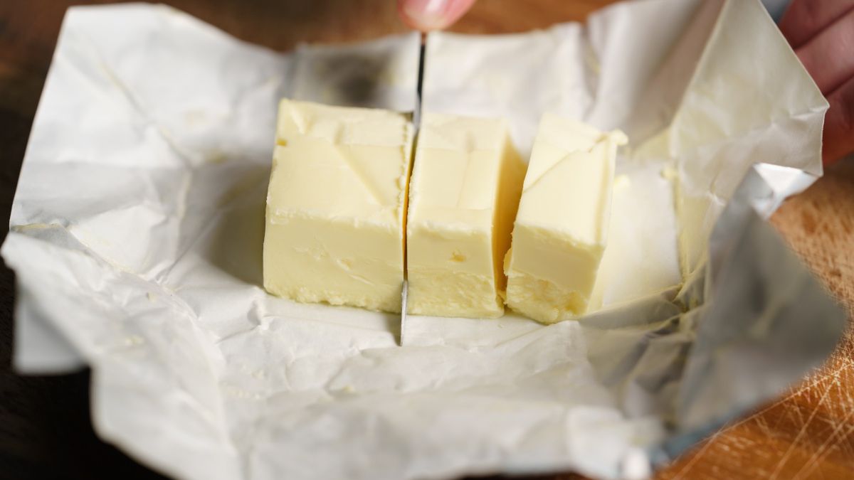 Krojenie masła na mniejsze kawałki