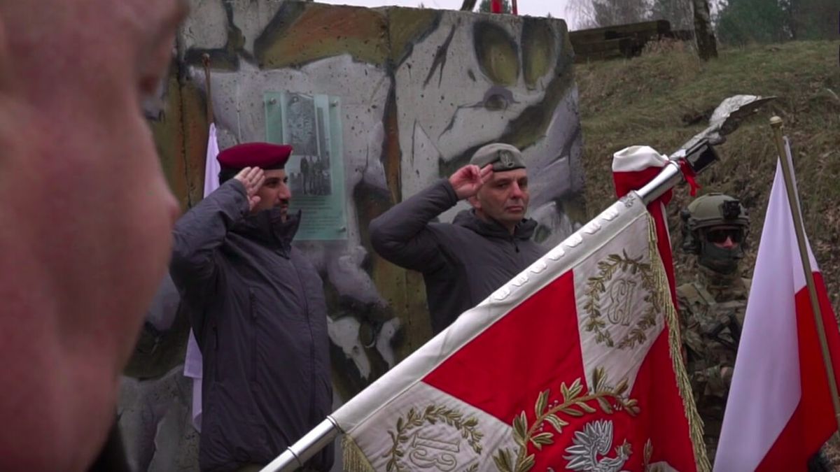 Tablica pamiątkowa w obiektach szkoleniowych GROM