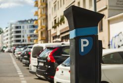 Absurdalny mandat za parkowanie. Weszli mu na konto, choć stanął legalnie