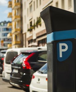 Absurdalny mandat za parkowanie. Weszli mu na konto, choć stanął legalnie