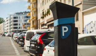 Absurdalny mandat za parkowanie. Weszli mu na konto, choć stanął legalnie