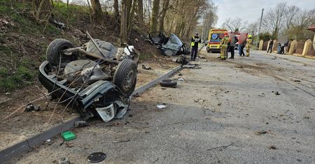 Auto rozpadło się na pół. Tragiczne wieści ze szpitala
