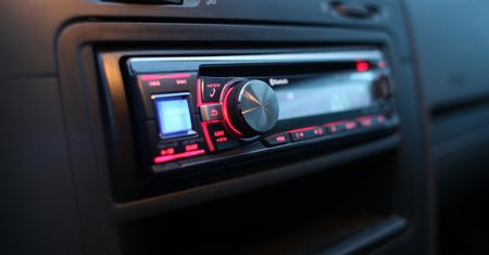 Jak podłączyć radio samochodowe?