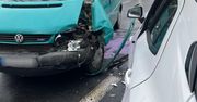 Toruń: Zderzenie trzech samochodów. Jedna osoba trafiła do szpitala