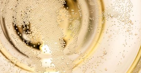 Popularny alkohol może zawierać pestycydy. Efekt? Chora wątroba i tarczyca