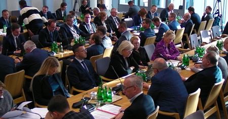 Zaczęły się obrady komisji. Pojawiła się Przyłębska