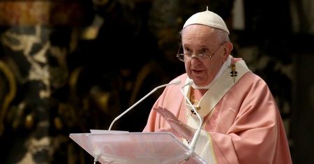 Franciszek apelował o szczepionki dla wszystkich, teraz przeszedł do czynów