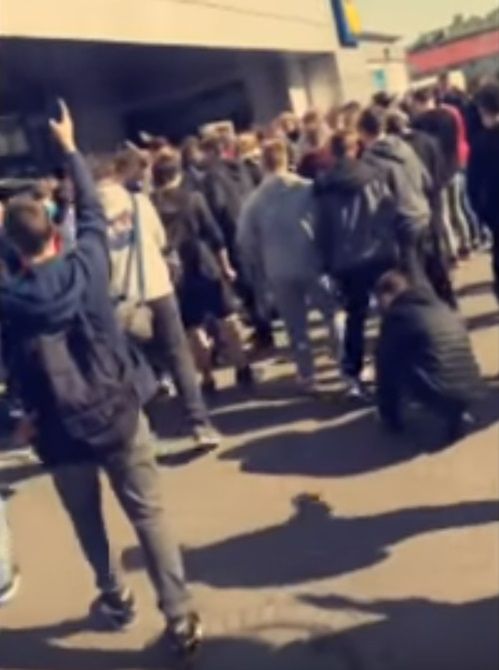 Weszli do Lidla całą szkołą