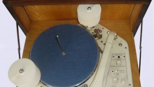 Człowiek z 230 gramofonami 1