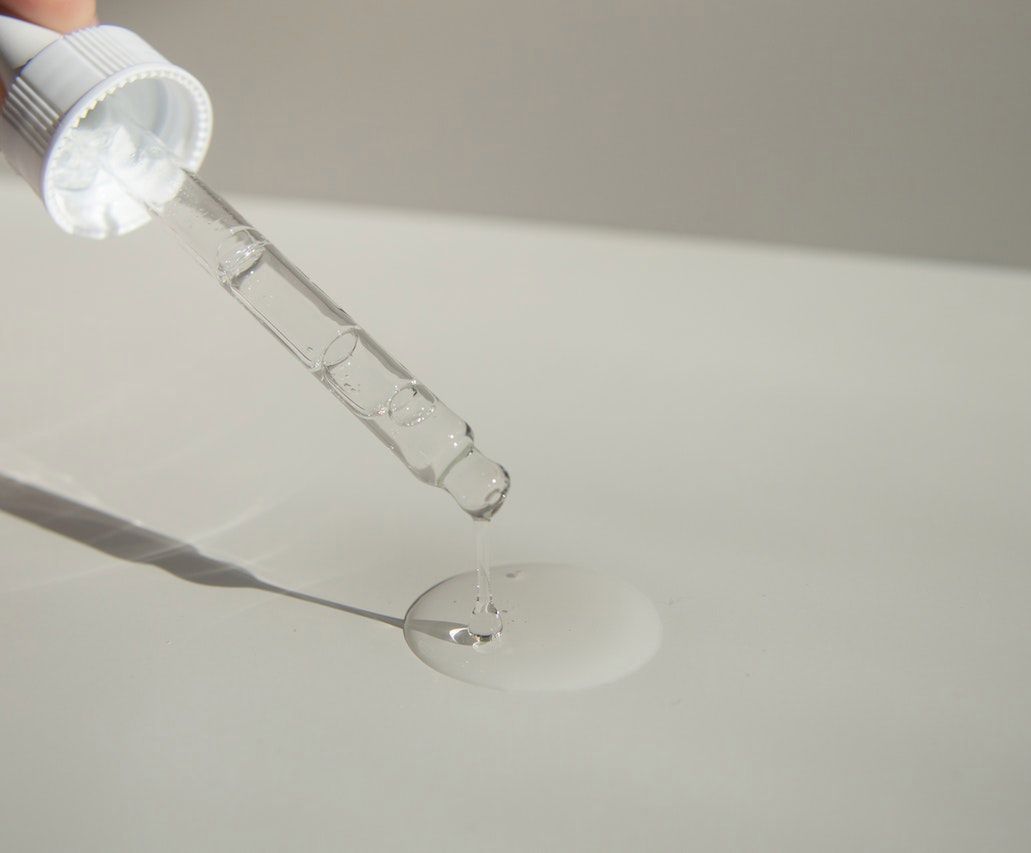 Kwas salicylowy – jakie są jego zalety i zastosowanie w kosmetyce?