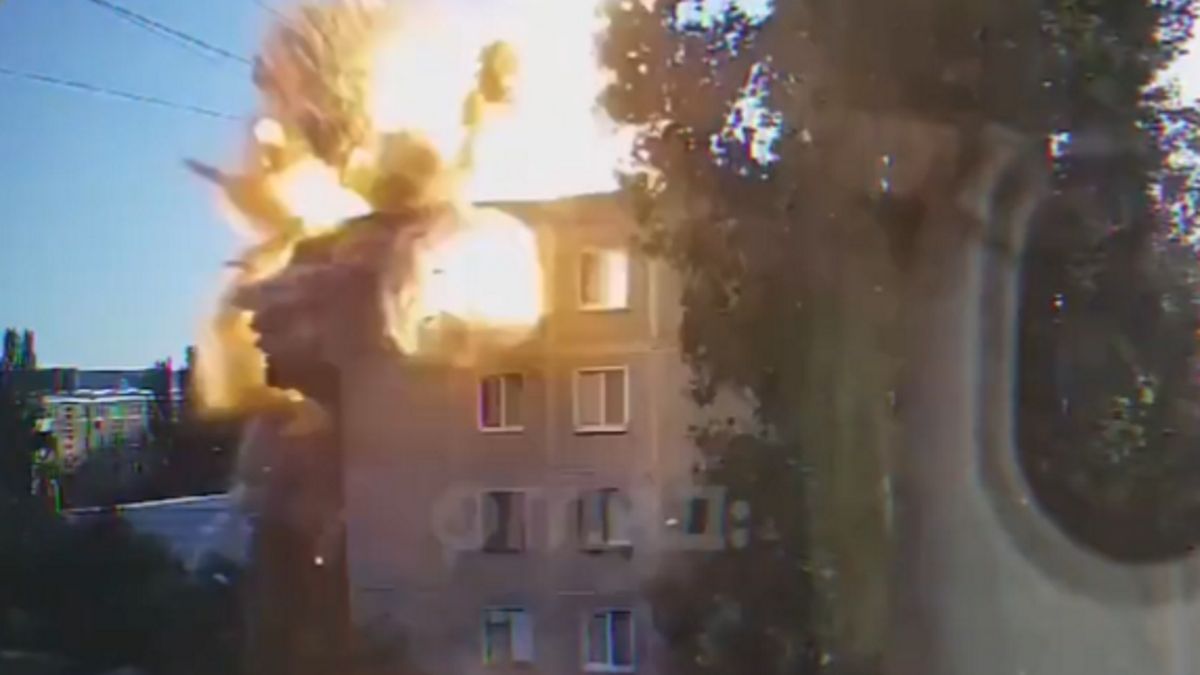 Pocisk uderzył w budynek mieszkalny