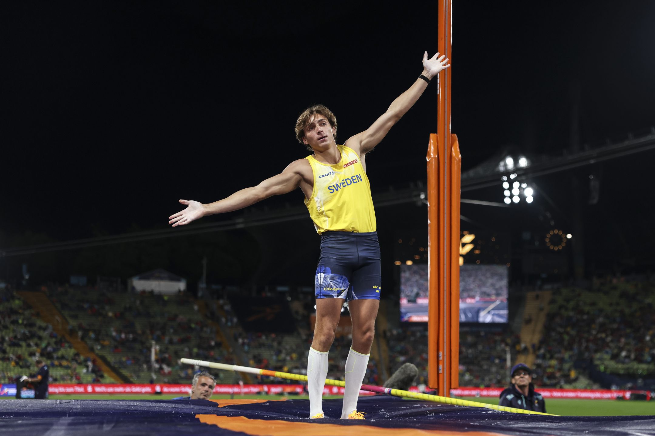 MUNICH, GERMANY - AUGUST 20: Gold medalist Armand Duplantis of Sweden celebrates at the Athletics - Men's Pole Vault Final on day 10 of the European Championships Munich 2022 at Olympiapark on August 20, 2022 in Munich, Germany. (Photo by Maja Hitij/Getty Images)