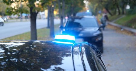 Zwłoki kobiety ujawnione w mieszkaniu. Na miejscu pracuje policja