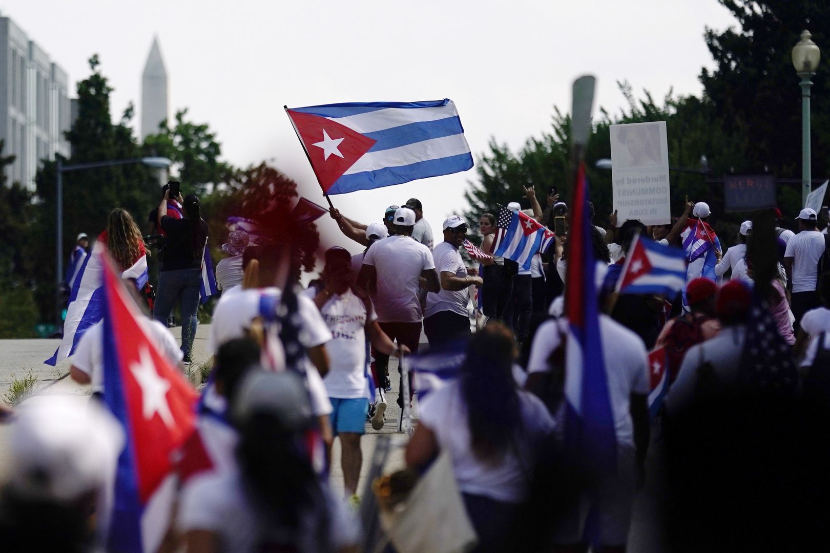 Demonstracje Kubańczyków w Stanach Zjednoczonych. Reporter TVN przegoniony