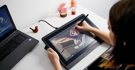 Ekran piórkowy na start - Wacom Cintiq 16