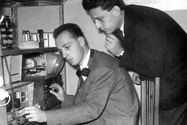 Kto chciałby zapłacić za wiadomość wysłaną do nikogo konkretnego? Pytali sceptycy, uważający radio za bezużyteczny wynalazek.