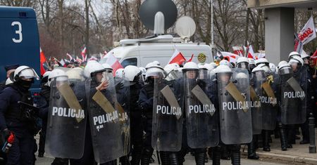 Zamieszki przed Sejmem. Policja publikuje nowy komunikat
