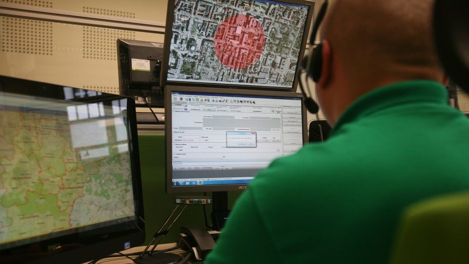 24.10.2013 KATOWICE WOJEWODZKIE CENTRUM POWIADAMIANIA RATUNKOWEGO WCPU NUMER 112 TELEFON ALARMOWY OPERATOR POMOC BEZPIECZENSTWO URZAD WOJEWODZKI FOT. MIKOLAJ SUCHAN / POLSKAPRESSE