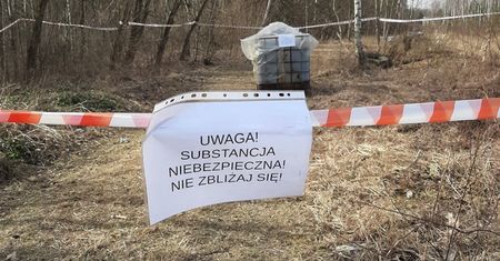 Porzucili zbiornik w lesie. Po 3 latach namierzyli sprawców