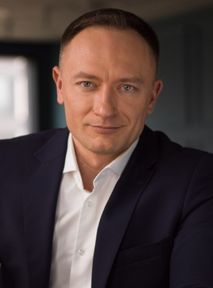 Kawalerka za milion złotych? Kuba Midel węszy interes